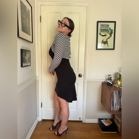 80s Vintage Black Long Sleeve Dress with Black and White Striped Sleeves - Picture 2 of 12